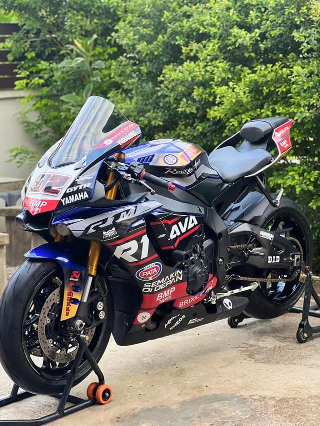 มอเตอร์ไซค์ Yamaha R1 สภาพใหม่ 2