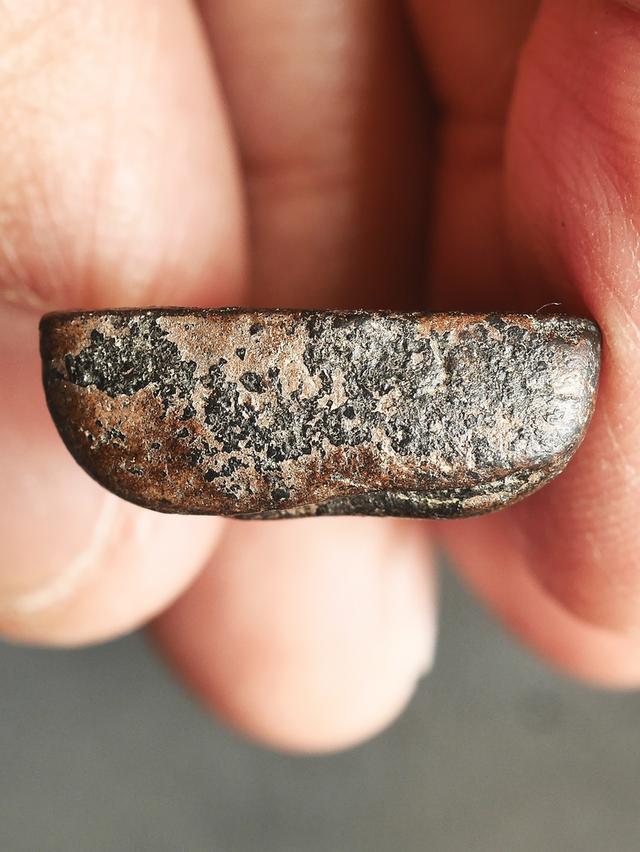 พระปิดตาหลังแบบ หลวงพาอแก้ว วัดเครือวัลย์ พิมพ์กลาง ขนาด 2.0x2.5 ซม. หายากมาก รูปที่ 11