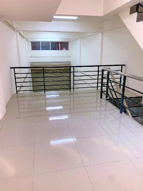 MRT บางหว้า 4.8  กม. บิ๊กซี กัลปพฤกษ์ 1.2กม. สำเพ็ง2 ให้เช่าอาคารพาณิชย์ 3.5 ชั้น มีชั้นลอย 19 ตร.วา.299 ตร.ม. เดอะมอลล์ 4