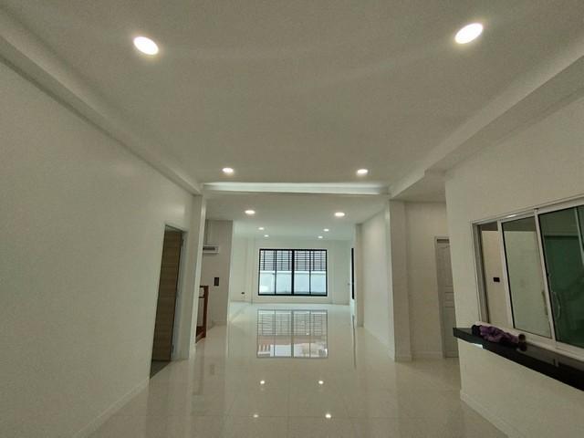 บ้านเดี่ยว 2 ชั้น หมู่บ้าน สินทรัพย์นคร พุทธมณฑลสาย 2 เขตบางแค กรุงเทพฯ รีโนเวทใหม่ทั้งหลัง ดีไซน์โมเดิร์น 9