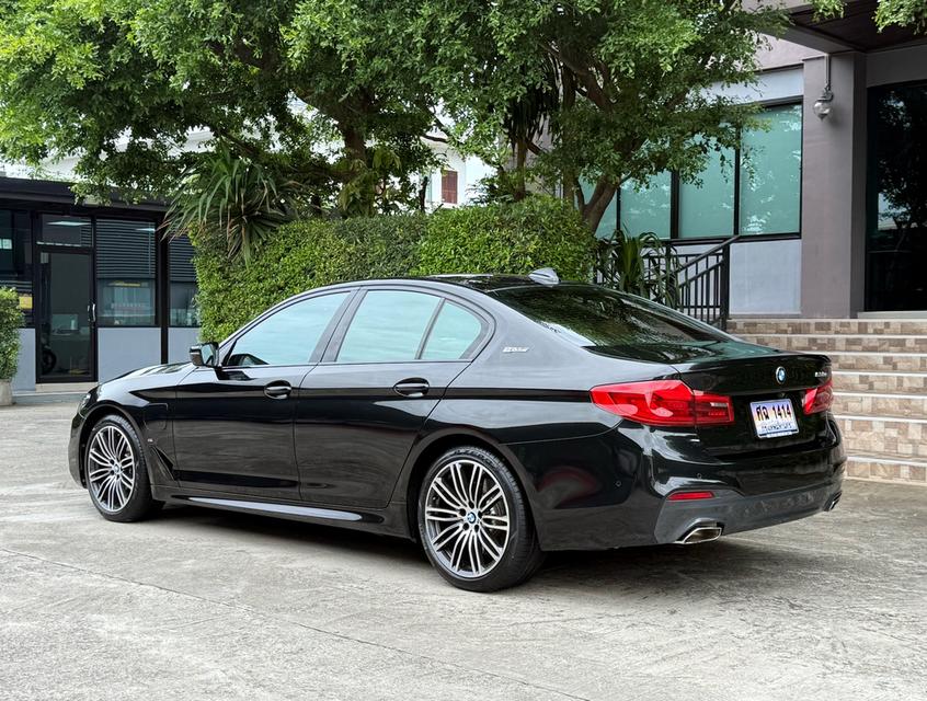 2019 BMW 530e MSPORT รถมือเดียวออกป้ายแดง รถวิ่งน้อยเพียง 90,000 กม รถเข้าศูนย์ทุกระยะ ไม่เคยมีอุบัติเหตุครับ 6