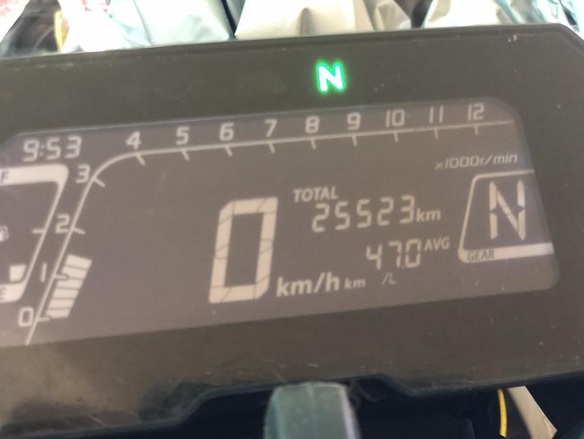 มอเตอร์ไซด์ Honda CB 150 สีขาว-ดำ 12