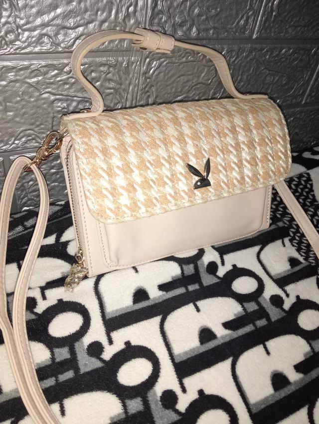 Playboy Shoe&Bag TH กระเป๋าฝาแต่งทวีตลายชิโนริ ST-BS232PB085 ,(สีครีม) 2