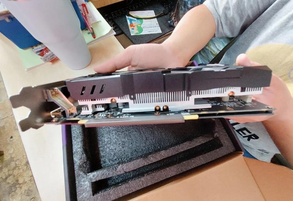 ส่งต่อ AMD RX580 8GB การ์ดจอสำหรับคอมพิวเตอร์ 2