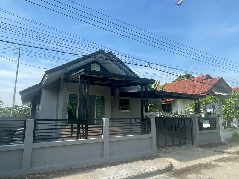 ขายบ้านเดี่ยว 1 ชั้น เนื้อที่ 50 ตารางวา  หมู่บ้านสุวรรณาวิลล์  ถนนคุ้มเกล้า 60  1