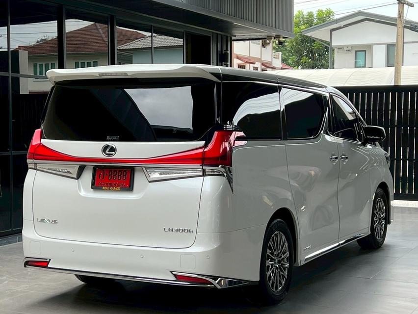 LEXUS LM300h ปี2022 วิ่ง 80000 KM.
