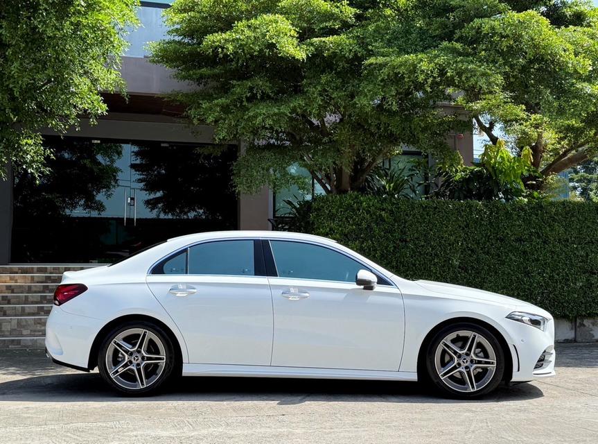 2023 BENZ A200 AMG รถมือเดียว สภาพป้ายแดง รถวิ่งน้อยเพียง 4X,XXX กม เข้าศูนย์ทุกระยะ ไม่เคยมีอุบัติเหตุครับ
