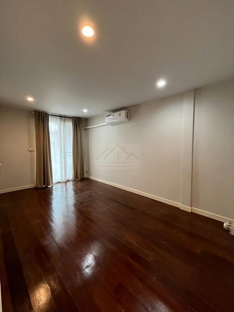 ให้เช่าโฮมออฟฟิศ 2 ชั้น 150 ตร.ม. ซอยพัฒนาการ 23 รีโนเวทใหม่ ใกล้เอกมัย-ทองหล่อ 7