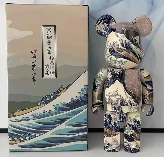 400% Bearbrick Surfing (The Great Wave)