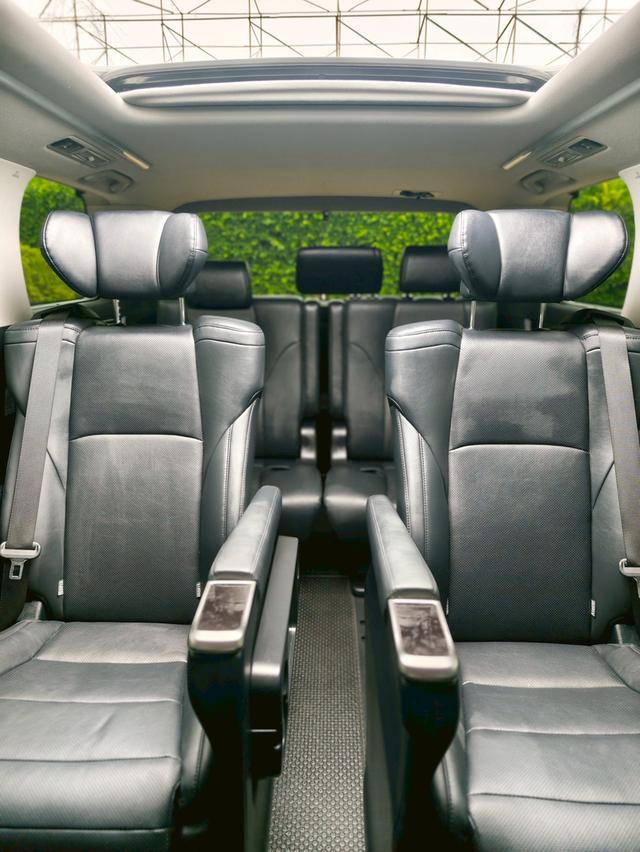 Toyota Vellfire 2.5 ZG Edition 9