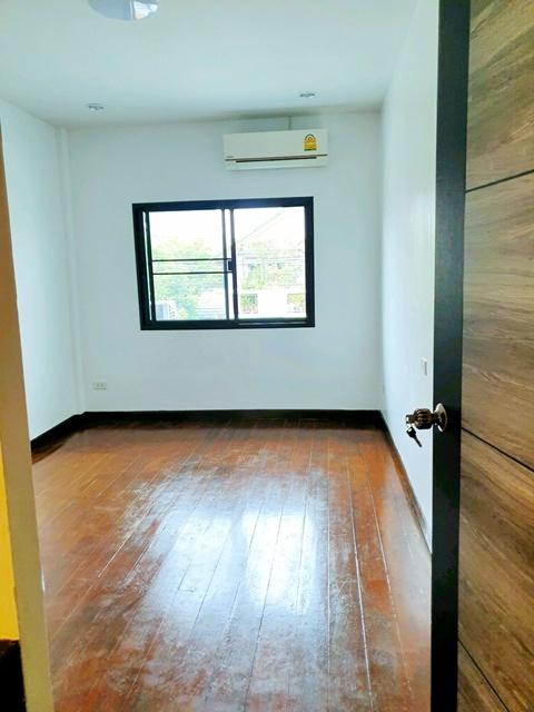 รัชดา 66 600ม. ทาวน์เฮ้าส์ 2ชั้น รีโนเวทใหม่ 25 ตร.ว. 200ตรม. ทางด่วนประชาชื่น 1.6 กม. บิ๊กซี วงศ์สว่าง 700 ม. MRT วงศ์ส 7