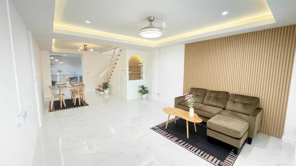 ทาวน์เฮ้าส์ 2ชั้น ม.บก.ทหารสูงสุด รามอินทรา46 2 ห้องนอน 2 ห้องน้ำ ใกล้รถไฟฟ้าคู้บอน แฟชั่นไอส์แลนด์ รีโนเวทใหม่ทั้งหลัง พร้อมอยู่ ยื่นกู้ฟรี 3