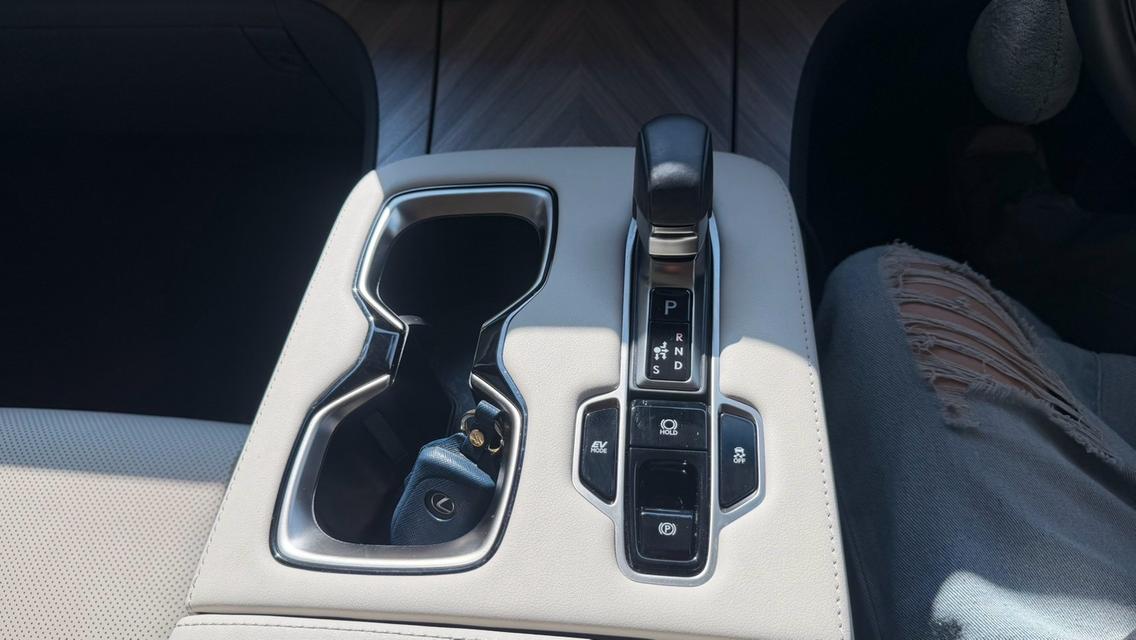 (แจ้งรหัสรถ KPV53 ) 2024 จด25 LEXUS LM 350h EXECUTIVE 7 Seats รูปที่ 11