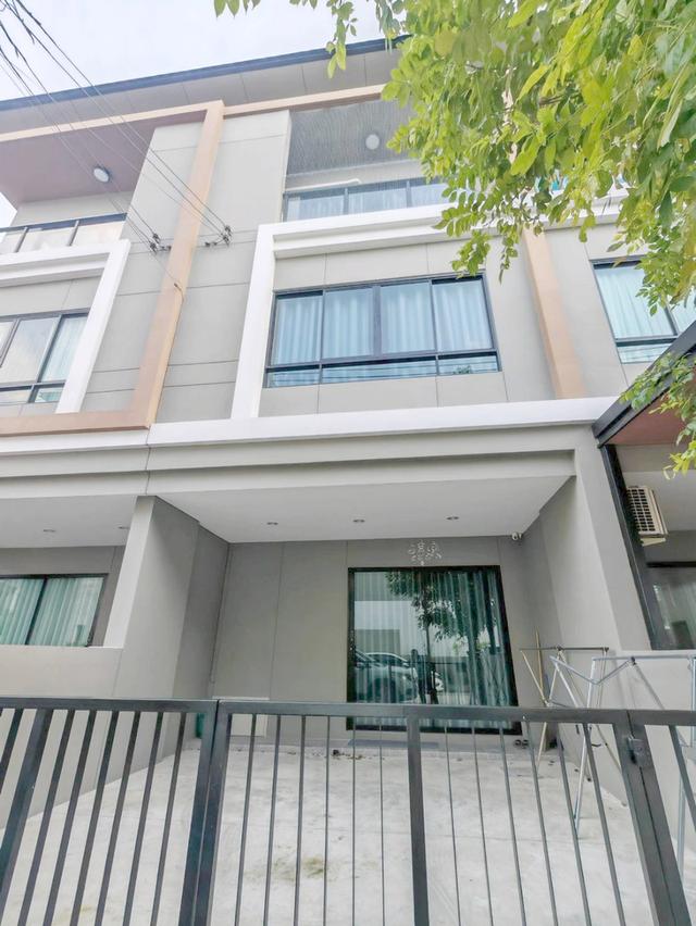 เช่าทาวน์โฮม 3 ชั้น ใกล้ BTS สายหยุด  Premium Place พหลโยธิน รามอินทรา 1
