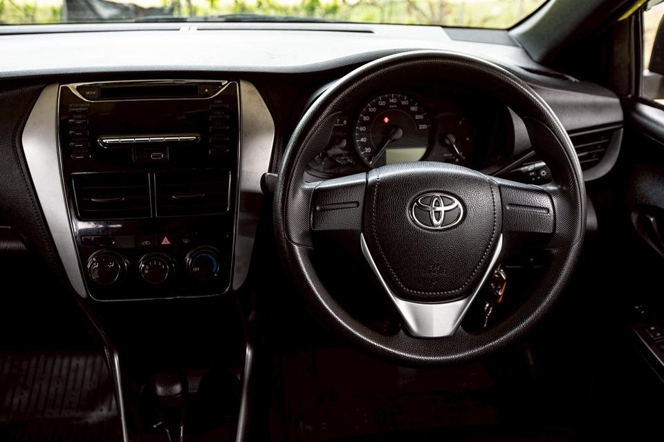 ขาย Toyoya Yaris 1.2Ehtry ปี18 11