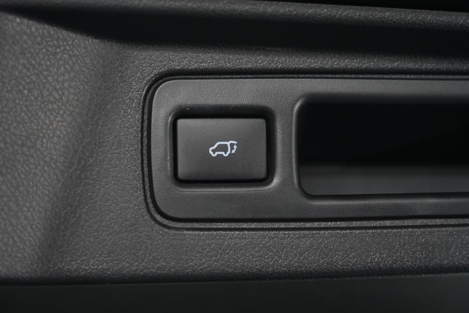 2019 TOYOTA FORTUNER 2.4 V 2WD SUV สีดำ เลขไมล์ 120847 กม. 17