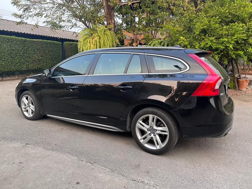ขายVolvo v60 t4f ชุดแต่งแท้รอบคัน