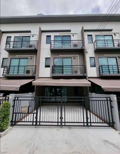 ให้เช่าทาวน์โฮม 3 ชั้น หมู่บ้านกลางเมือง รามอินทรา พร้อมเฟอร์นิเจอร์ ทำเลใกล้แฟชั่นไอซ์แลนด์ รถไฟฟ้า และ จุดขึ้น-ลงทางด่วน ที่จอดรถ 2 คัน 1