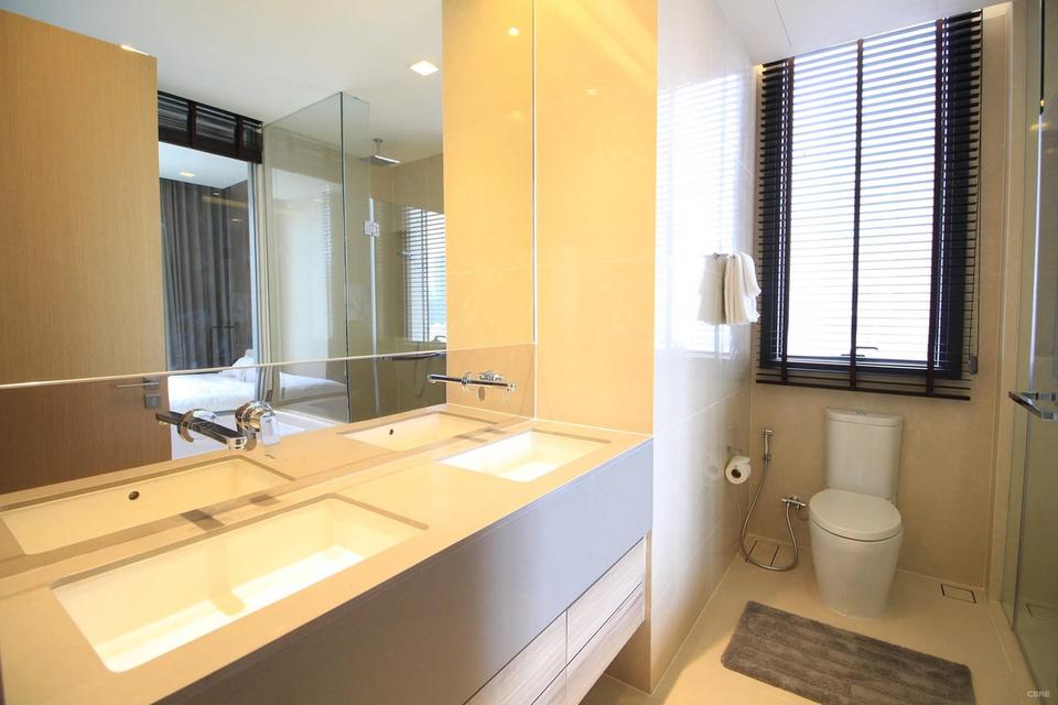 Luxury 2 bedroom unit in Asoke 10