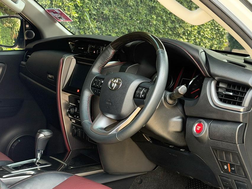 2018 TOYOTA FORTUNER TRD รถมือเดียวออกป้ายแดง รถวิ่งน้อยเพียง 120,000กม ประวัติศูนย์ครบ ไม่เคยมีอุบัติเหตุครับ รูปที่ 10