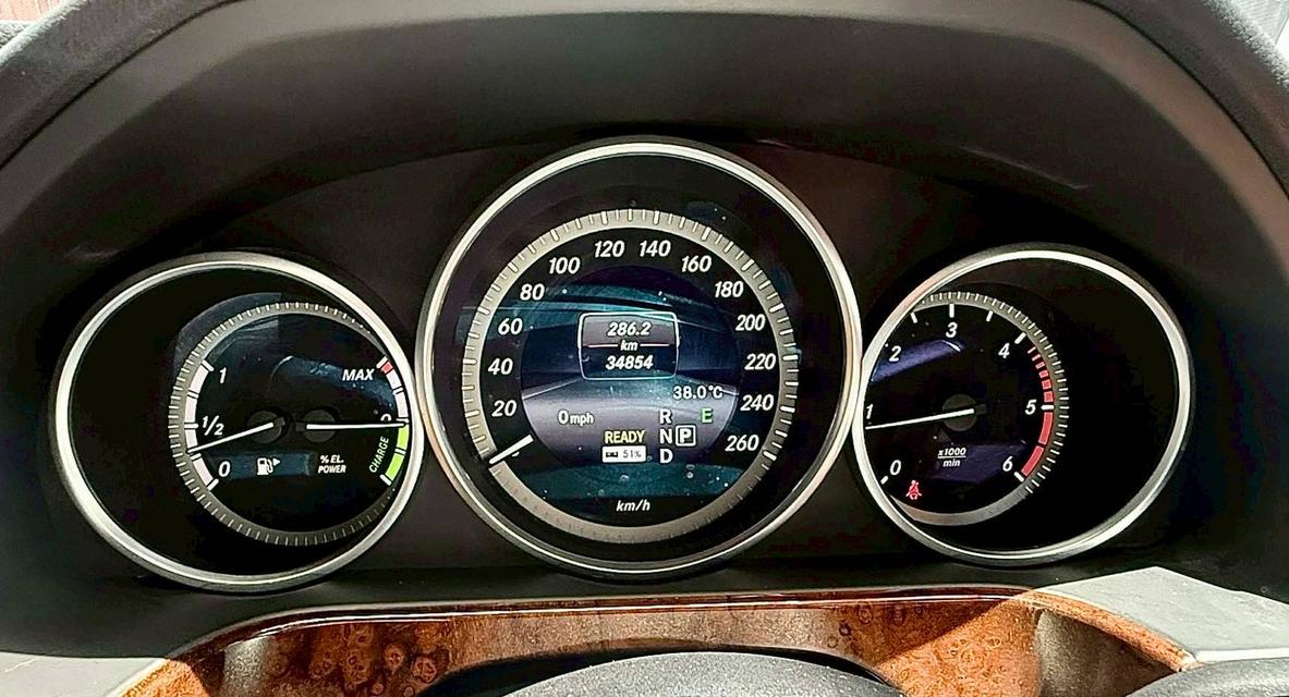 Mercedes Benz E300 Bluetec Hybrid Exclusive ปี 2013ราคา 390,000 รถมือเดียวป้ายแดง ใช้ไป 30,000 km รูปที่ 12