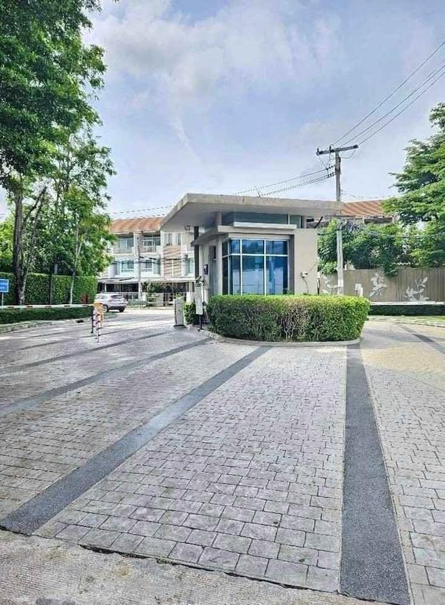  ขาย/เช่าบ้าน ทาวน์โฮม 3 ชั้นหมู่บ้าน " บ้านใหม่พระรามเก้า-ศรีนครินทร์  17