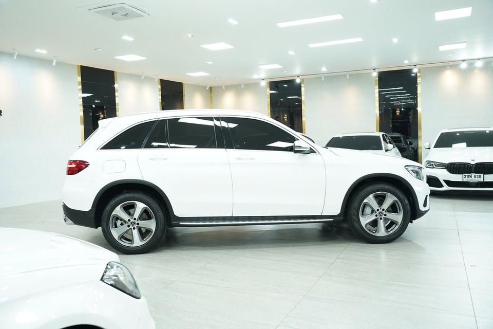 Mercedes-Benz GLC250d Off-Road 4MATIC ปี 2019 สีขาว รูปที่ 7