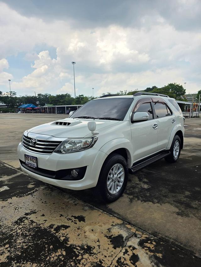 Toyota Fortuner 3.0 V VSC สีขาว ปี 2013 ไมล์ 140,000 กม.