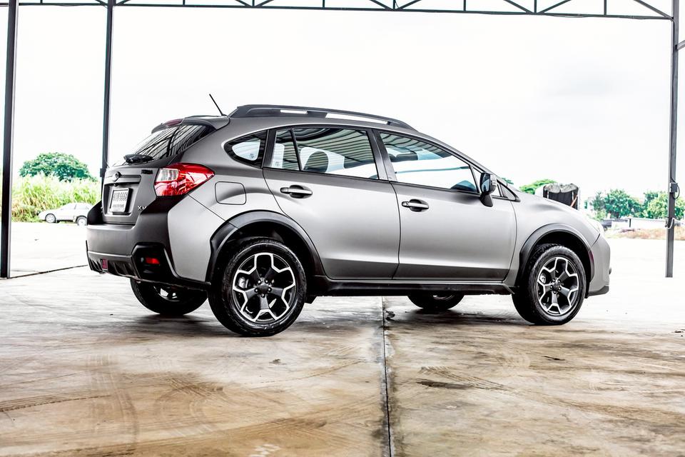 Subaru Xv 2.0 AWD สีเทา ปี 2015 แร๊ปกันรอยสีเทาด้านไว้ทั้งคัน