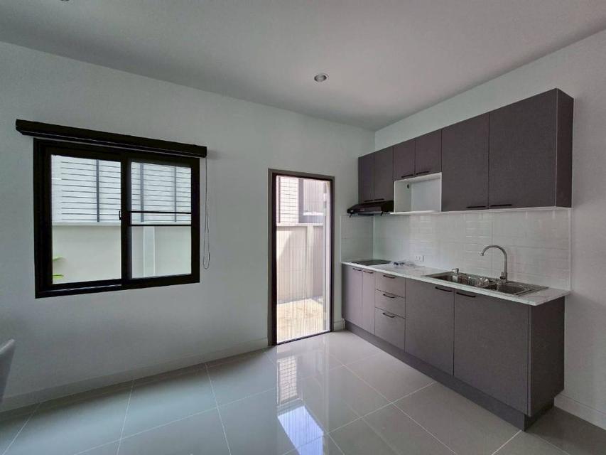 ขายบ้านเดี่ยว 2 ชั้น COMO BOTANICA II บ้านเลขที่มงคล 333/14 เฟอร์ครบ หิ้วกระเป๋าเข้าอยู่ได้เลย ทำเลดี ใกล้ MEGA บางนา เพียง 5 นาที 6