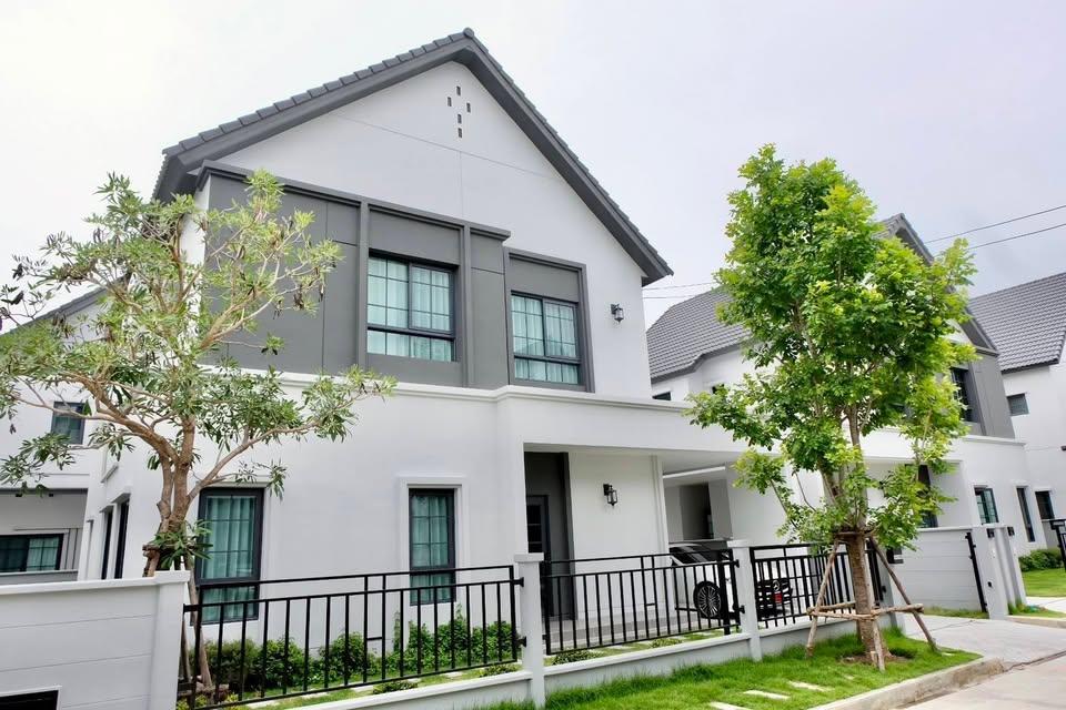  ขาย บ้านเดี่ยวหรูตกแต่งพร้อมอยู่  Centro Bangna  ติด Mega Bangna & Ikea 1