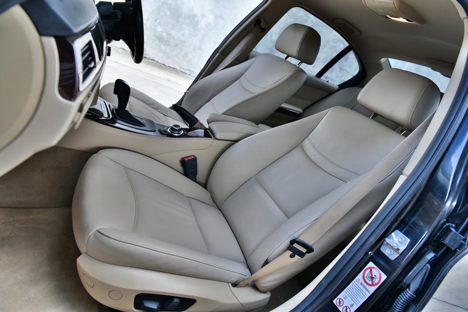 2010 แท้ BMW 320i SE LCI V-Shape E90 ทะเบียนคืน"🎊 รูปที่ 13