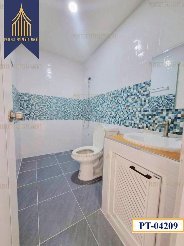 ทาวน์เฮ้าส์ดิเอมเมอรัลพาร์ค 2 ราคาย่อมเยาว์ 10