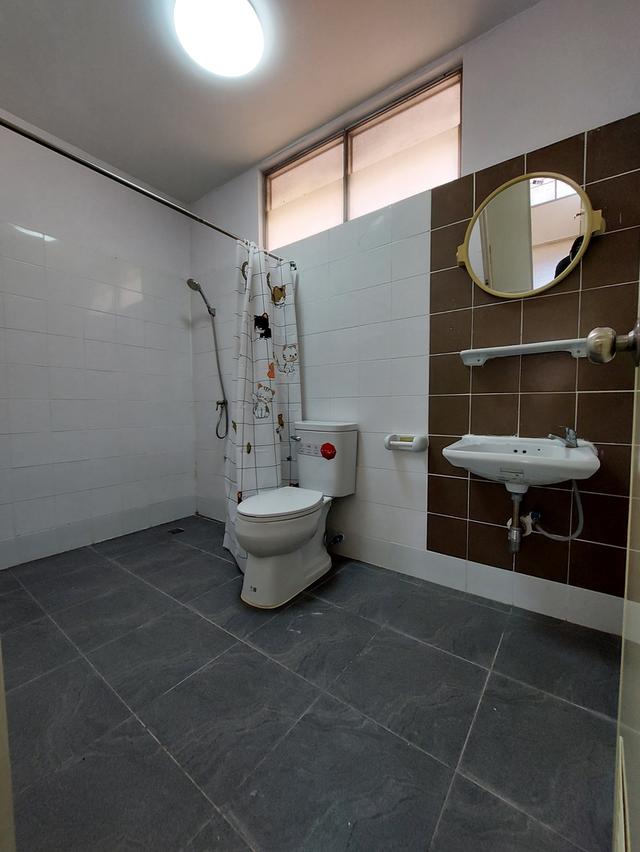 ให้เช่าราคาถูกทาวน์โฮม 2 ชั้น 3 ห้องนอน , 2 ห้องน้ำ , 1 โถงลึก , 1 ลานซักล้างมีหลังคา, จอดรถหน้าบ้านได้ 1 คัน หมู่บ้านพนาลี 1 ซอยเทียนทะเล 32 17