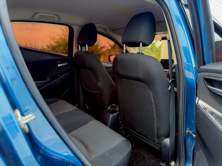 Mazda2 1.3 High Connect ปี 2018 สีฟ้า มือเดียวป้ายแดง 12