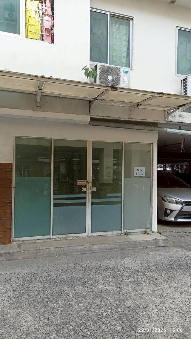 ร้านค้าใต้คอนโดรีเจ้นท์โฮมเพื่อการค้าและอยู่อาศัยพหลโยธิน 67 1