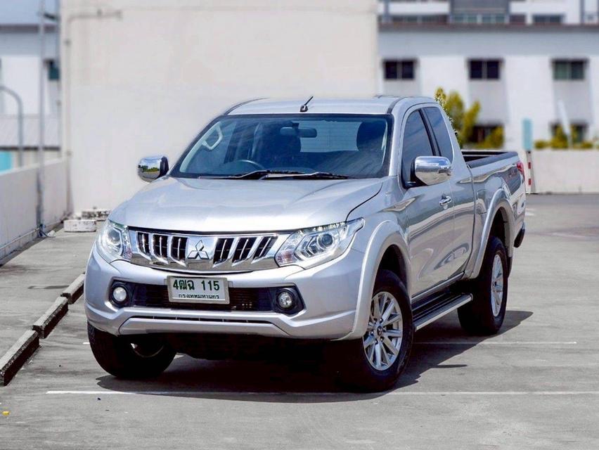 รหัสรถ QT115 Mitsubishi Triton Megacab 2.4 GLS Limited Plus เกียร์ M/T สีบรอนซ์เทา ปี 2015