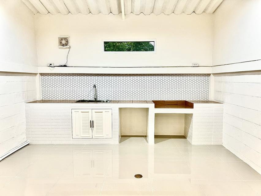 ขายบ้านทาวน์เฮาส์รีโนเวทใหม่ "หน้าบ้าน-หลังบ้านไม่ติดกับใคร" ความเป็นส่วนตัวระดับ 10 เต็ม 10! ✨  📍 พหลโยธิน 52 แยก41(สะพานใหม่) - เดินทางง่าย ใกล้BTS 6