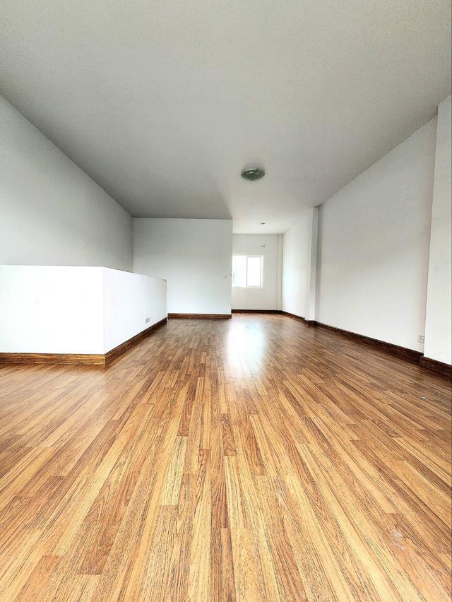 ทาวน์โฮมวัชรพล 3ชั้น หลังมุม หมู่บ้านเดอะริคโค้ ทาวน์ วัชรพล ถนนร่วมมิตรพัฒนา(ใกล้ห้าแยกวัชรพล) 12