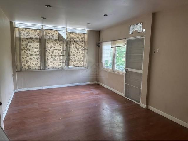 ขายที่ดินพร้อมสิ่งปลูกสร้าง 77 ตรว. สุขุมวิท 71 เข้าได้ทั้งซอย ปรีดีย์ 26 และ ปรีดีย์พนมยงค์ 42 ใกล้ BTS พระโขนง 10