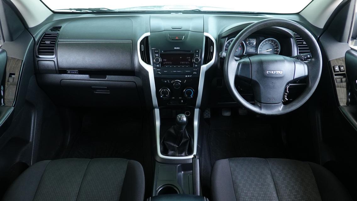 ISUZU DMAX Space Cab MT ปี 2018 สีเงิน 12