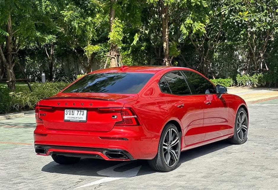 Volvo S60 T8 สีแดง 5