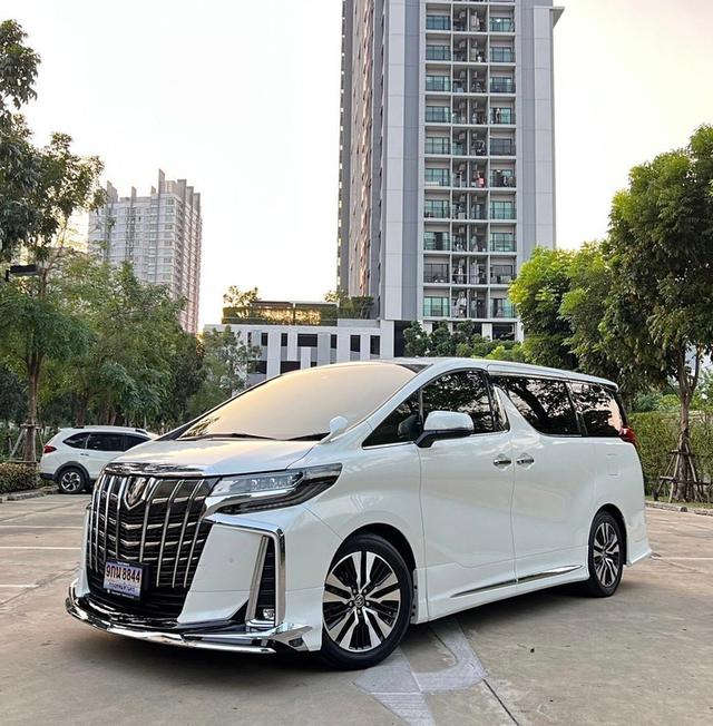 TOYOTA ALPHARD 2.5 SC package 2023รถสวยสภาพป้ายแดง ไมล์น้อย เช็คศูนย์ทุกระยะ เจ้าของดูแลอย่างดี