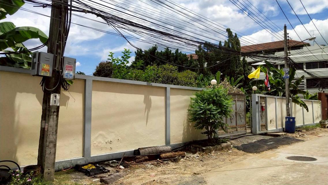 ขายที่ดินพร้อมสิ่งปลูกสร้าง แปลงมุม เนื้อที่ 336 ตรว. ซอยลาดพร้าว 107 แยก 2 แขวงคลองจั่น เขตบางกะปิ กทม. 3