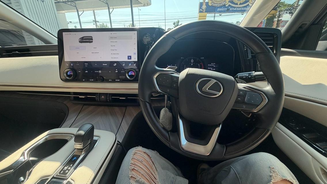 (แจ้งรหัสรถ KPV53 ) 2024 จด25 LEXUS LM 350h EXECUTIVE 7 Seats รูปย่อยที่ 4