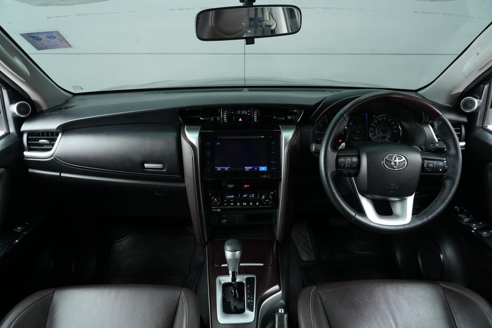 2019 TOYOTA FORTUNER 2.4 V 2WD SUV สีดำ เลขไมล์ 120847 กม. 9