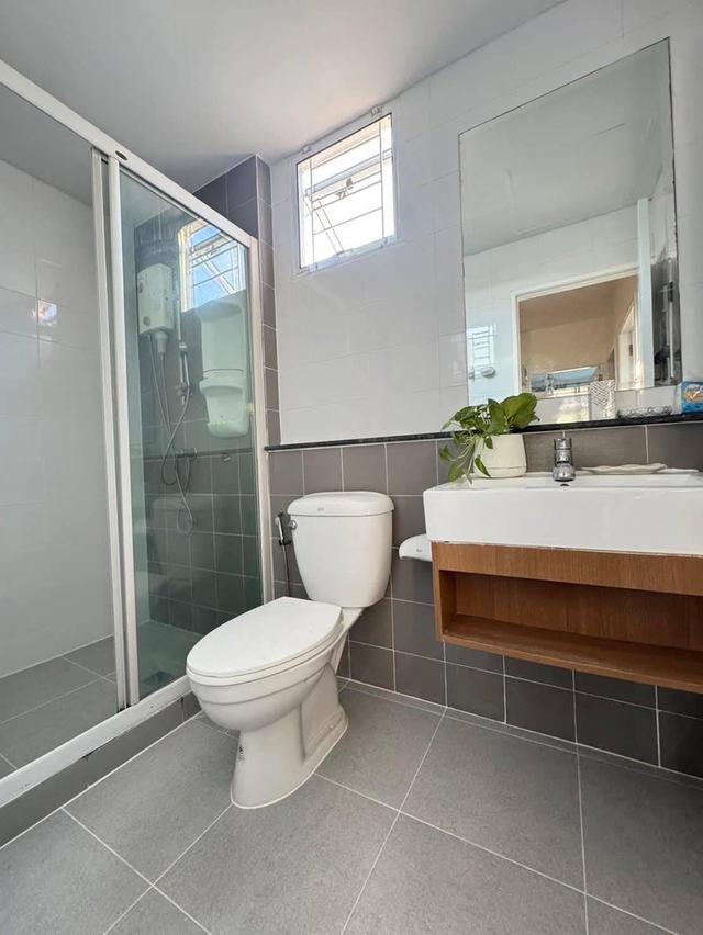 ให้เช่าทาวเฮ้าส์ 2 ชั้น หมู่บ้าน เดอะคัลเลอร์ ดอนเมือง-สรงประภา ใกล้สนามบินดอนเมือง,เมืองเอก,ม.รังสิต,ฟิวเจอร์ มีเฟอร์และเครื่องใช้ไฟฟ้าพร้อมอยู่ ราคา 14