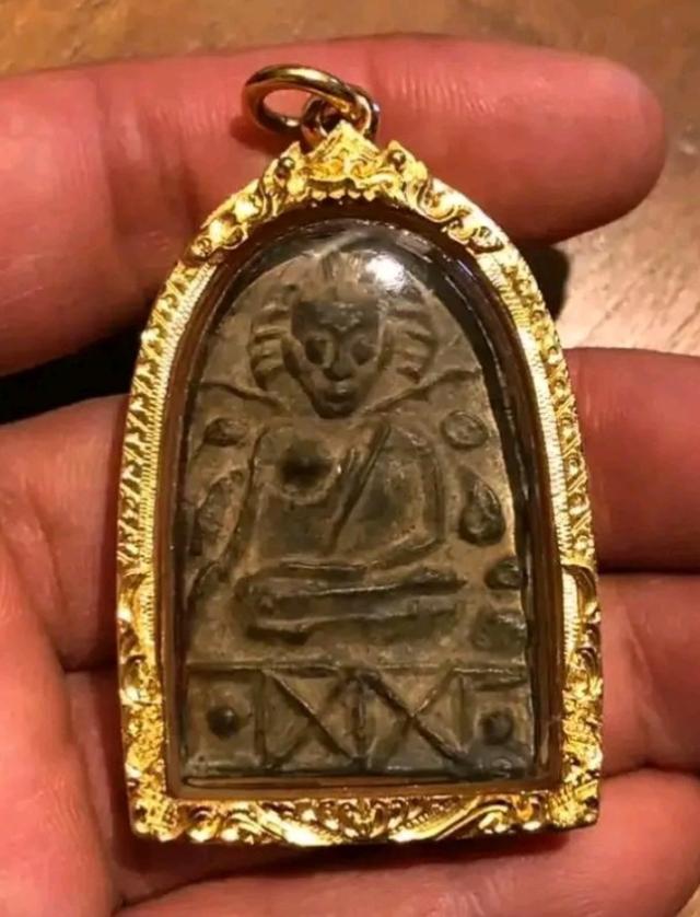 พระเนื้อชินเลี่ยมทอง