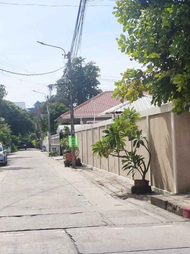 ขายด่วน ๆ ที่ดินพร้อมบ้านเดี่ยว 2 ชั้น 209 วา ทำเลดี ซอยรัชดานิเวศน์ 22 ห้วยขวาง 14
