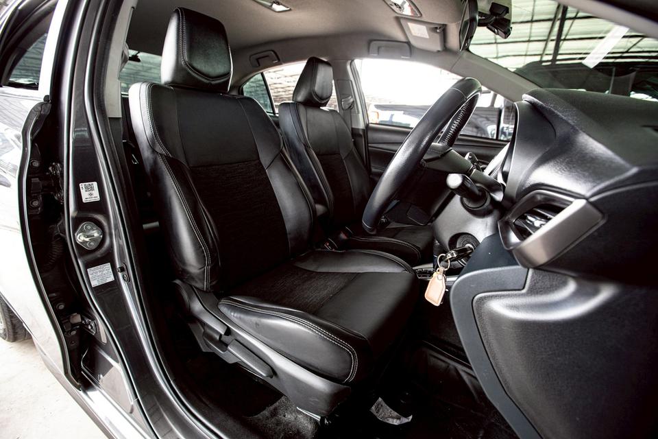 Toyota Yaris Ativ 1.2Entry ปี2022  สีเทา มือเดียวป้ายแดง  13